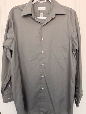 Van Heusen Lux Sateen Men's Medium Long Sleeve Button-Down Dress Shirt in Gray